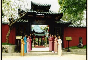 XQ HUẾ - LỊCH SỬ VÀ CHUYỆN KỂ