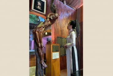 Lời cầu nguyện của nghệ nhân thêu tranh Thánh