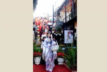 HỘI THIẾU NỮ RƯỚC PHẤN VỀ CHO HOA - FESTIVAL HOA 2007