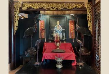 CĂN NHÀ LINH CỔ ĐIỆN